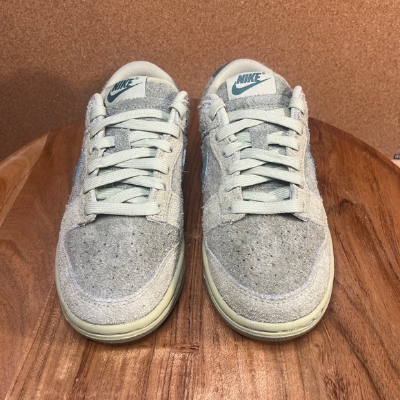 Nike 
Dunks 
'olive aura'
NWOT - Picture 10 of 13